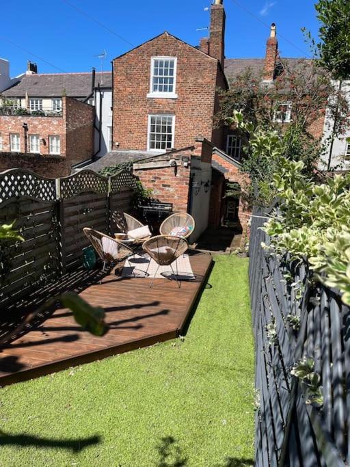 18Th Century Townhouse In Chester City Centre Villa ภายนอก รูปภาพ